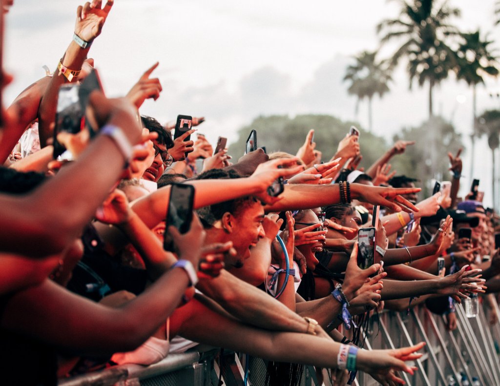Shared Media, Transformative Work, & Fandom In Publicity: Newly Intimate Promotional&nbsp;Strategies